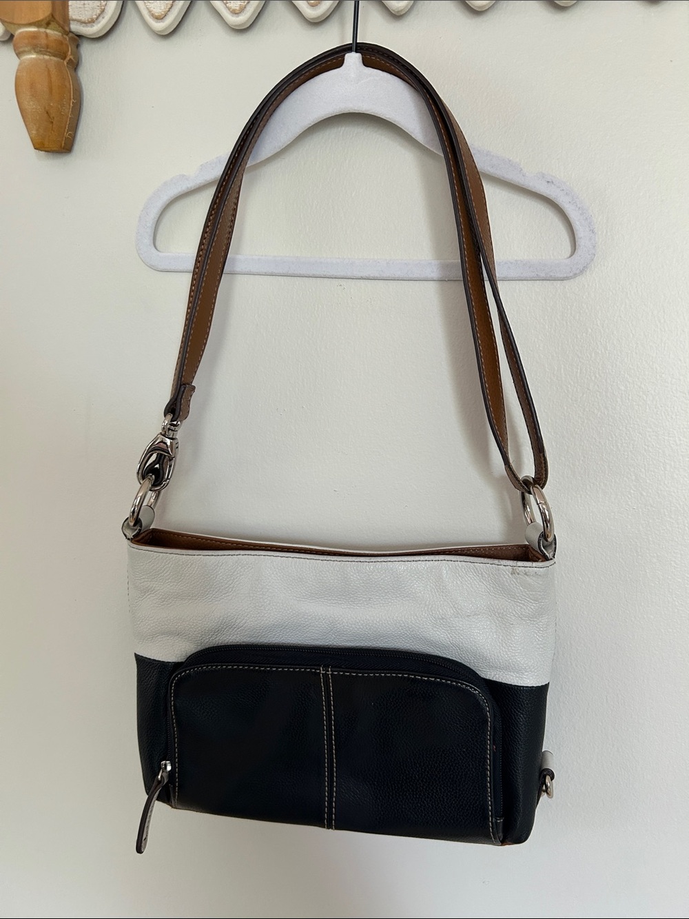 Two-Tone Black & White Leather Crossbody Bag - Picture 9 of 13